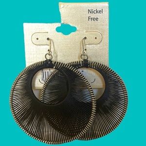 💜BLACK CIRCULAR WOVEN‎ HOOP EARRINGS TRIMMED IN SILVER